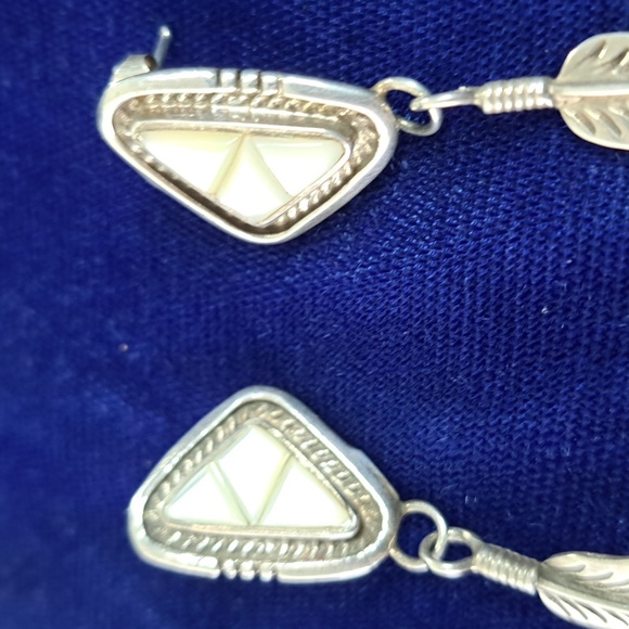 Vintage Native American Mother of Pearl Sterling Silver Feather Earrings - Picture 4 of 13